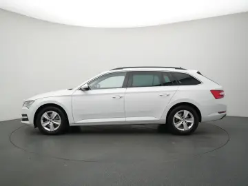 SKODA SUPERB DSG ACC CARPLAY