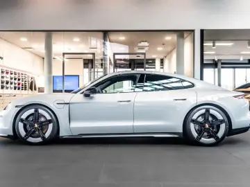 Porsche Taycan 4 Black Edition InnoDrive SoftClose