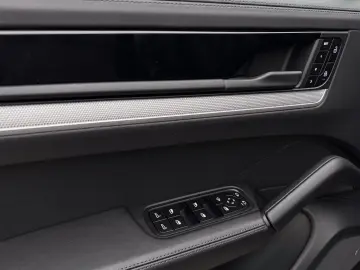 PORSCHE Cayenne Coupe mit Top Ausstattung Standheizung L