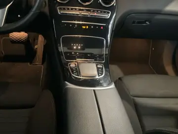 MERCEDES-BENZ GLC 200 d Panorama LED Kamera DAB Navi  1Hand