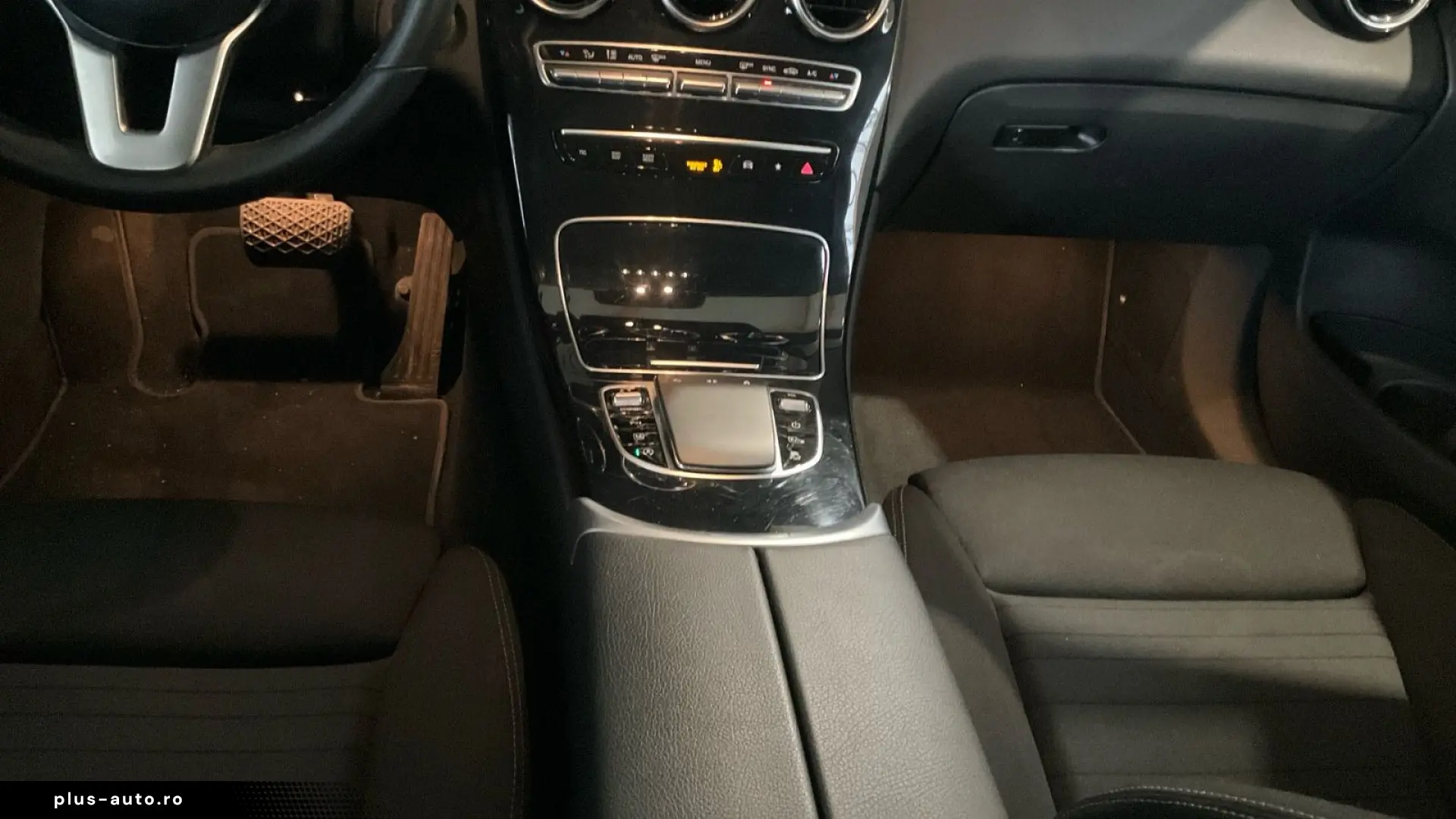 MERCEDES-BENZ GLC 200 d Panorama LED Kamera DAB Navi  1Hand