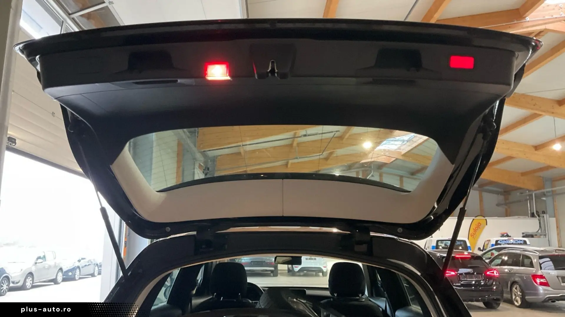 MERCEDES-BENZ GLC 200 d Panorama LED Kamera DAB Navi  1Hand