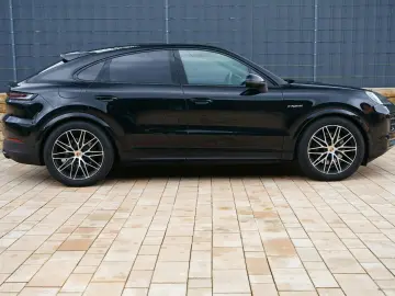 PORSCHE Cayenne Coupe E-Hybrid  MASSAGE INNO HEADUP