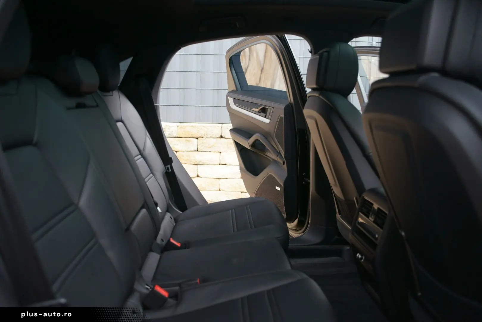 PORSCHE Cayenne Coupe E-Hybrid  MASSAGE INNO HEADUP