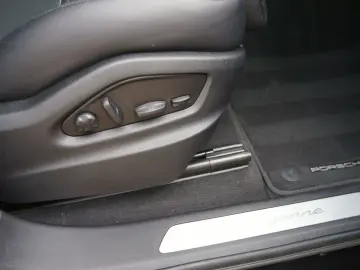 PORSCHE Cayenne Coupe E-Hybrid  MASSAGE INNO HEADUP