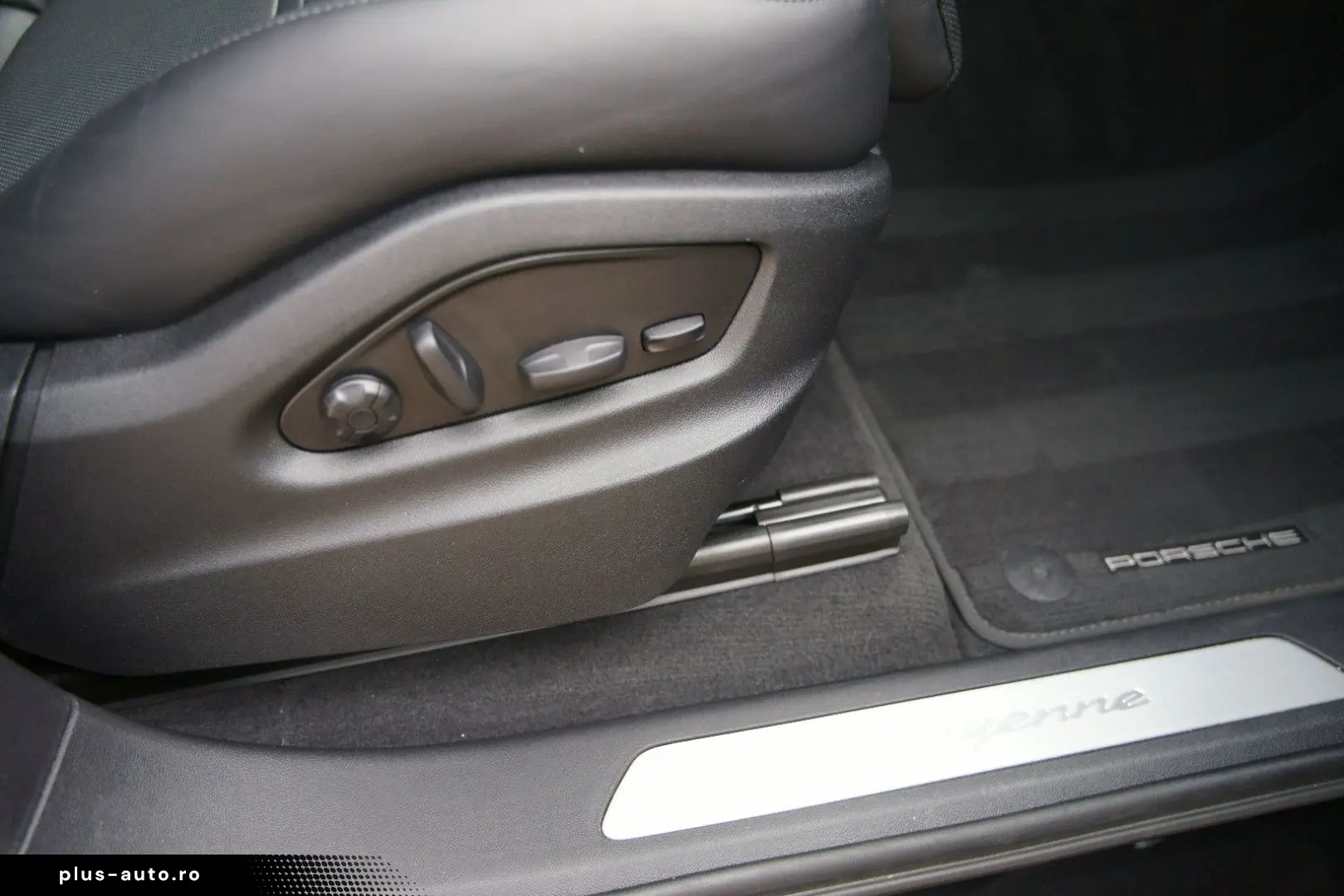 PORSCHE Cayenne Coupe E-Hybrid  MASSAGE INNO HEADUP