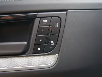 PORSCHE Cayenne Coupe E-Hybrid  MASSAGE INNO HEADUP