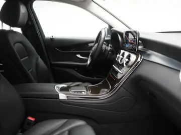 MERCEDES-BENZ GLC 300 de 4Matic 9G Leder Temp Kamera AH