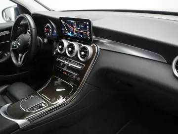 MERCEDES-BENZ GLC 300 de 4Matic 9G Leder Temp Kamera AH