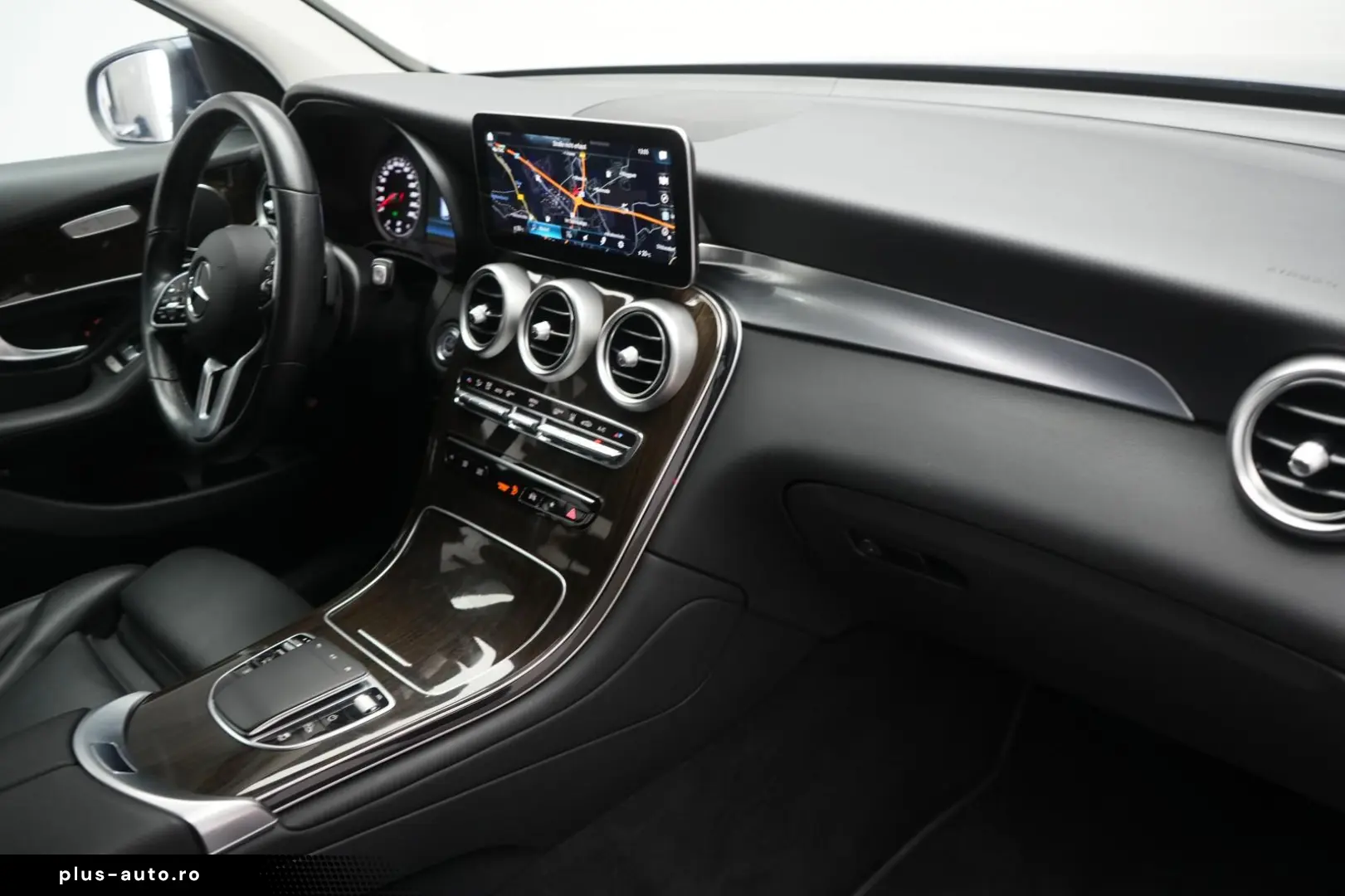 MERCEDES-BENZ GLC 300 de 4Matic 9G Leder Temp Kamera AH