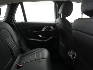 MERCEDES-BENZ GLC 300 de 4Matic 9G Leder Temp Kamera AH