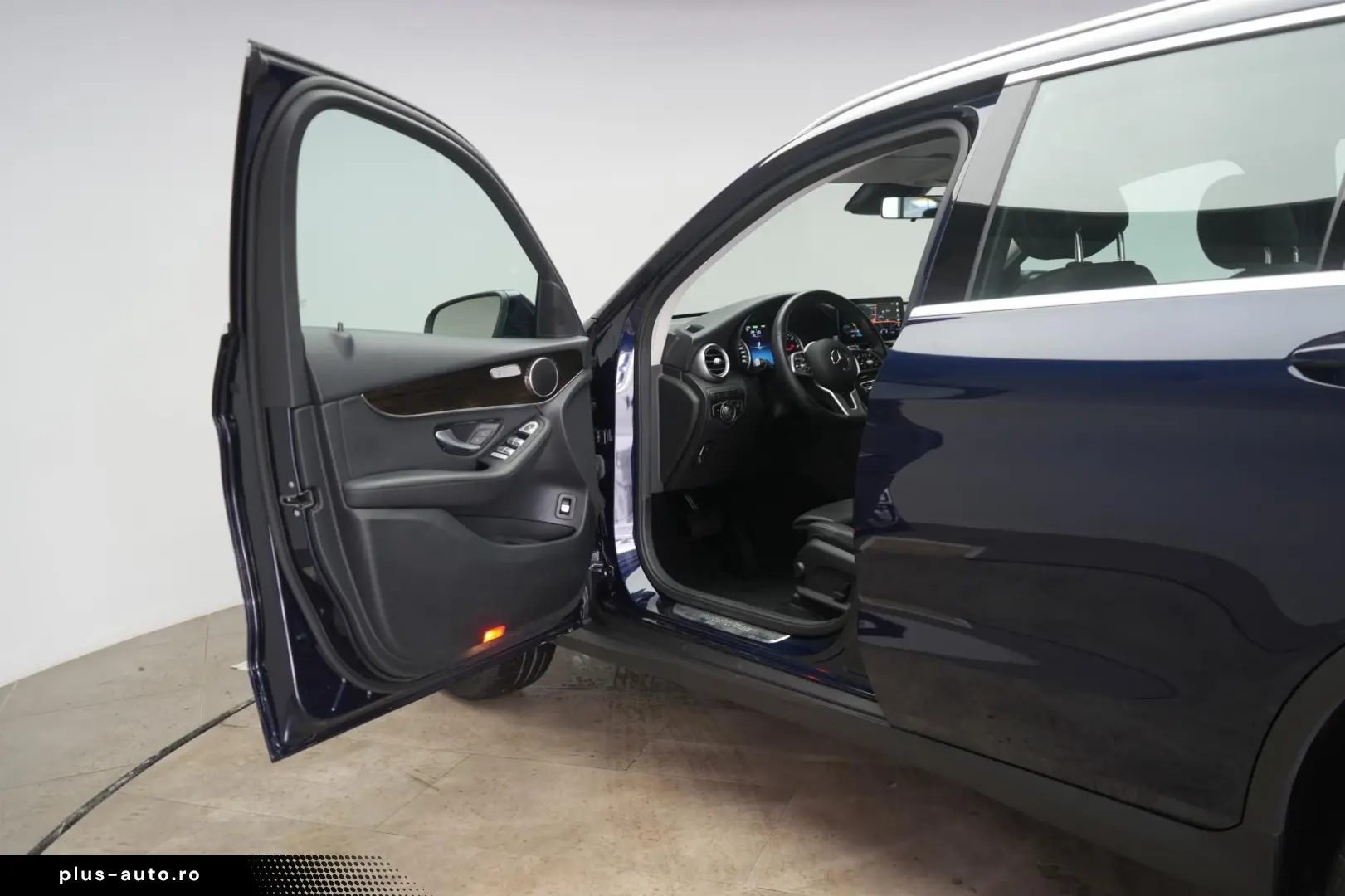MERCEDES-BENZ GLC 300 de 4Matic 9G Leder Temp Kamera AH