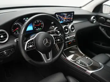 MERCEDES-BENZ GLC 300 de 4Matic 9G Leder Temp Kamera AH
