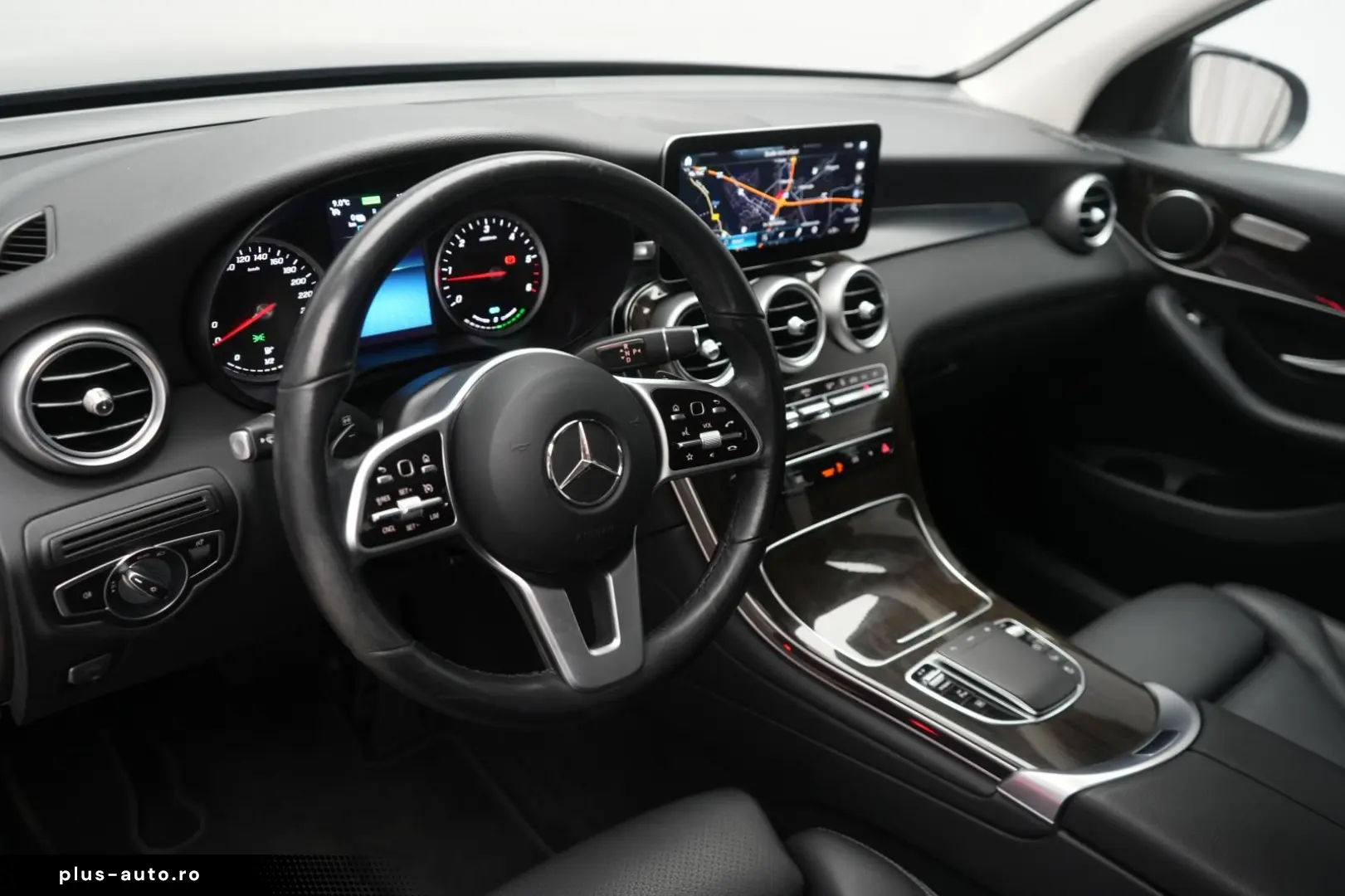 MERCEDES-BENZ GLC 300 de 4Matic 9G Leder Temp Kamera AH