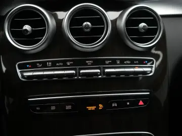 MERCEDES-BENZ GLC 300 de 4Matic 9G Leder Temp Kamera AH