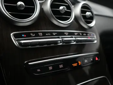 MERCEDES-BENZ GLC 300 de 4Matic 9G Leder Temp Kamera AH