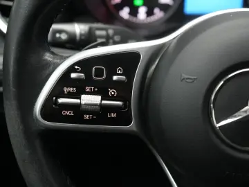 MERCEDES-BENZ GLC 300 de 4Matic 9G Leder Temp Kamera AH