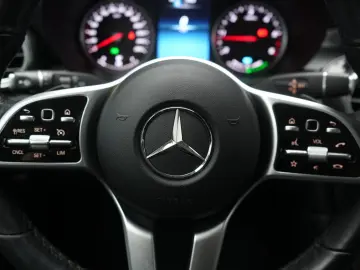 MERCEDES-BENZ GLC 300 de 4Matic 9G Leder Temp Kamera AH