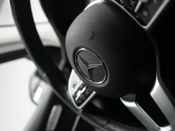 MERCEDES-BENZ GLC 300 de 4Matic 9G Leder Temp Kamera AH