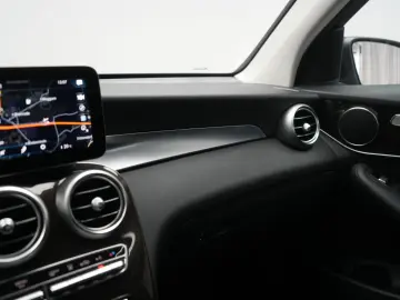 MERCEDES-BENZ GLC 300 de 4Matic 9G Leder Temp Kamera AH