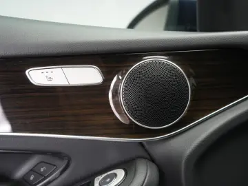 MERCEDES-BENZ GLC 300 de 4Matic 9G Leder Temp Kamera AH