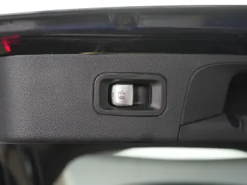 MERCEDES-BENZ GLC 300 de 4Matic 9G Leder Temp Kamera AH