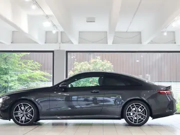 MERCEDES-BENZ E 200 Coupe AMG Pano 360 ACC Night MBeam
