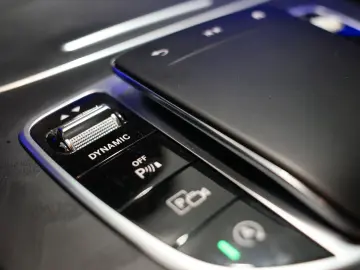 MERCEDES-BENZ E 200 Coupe AMG Pano 360 ACC Night MBeam