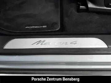 PORSCHE Macan 4 Electric
