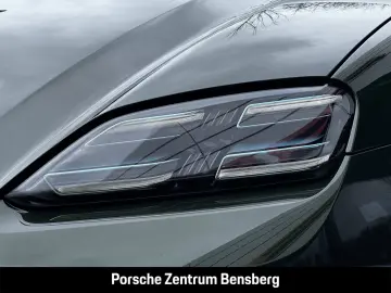 PORSCHE Macan 4