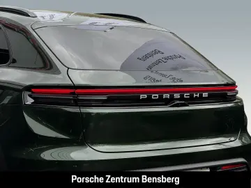PORSCHE Macan 4