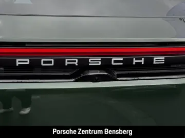 PORSCHE Macan 4