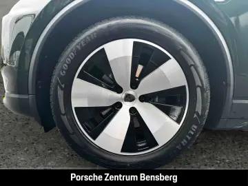 PORSCHE Macan 4