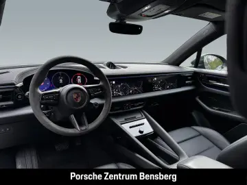 PORSCHE Macan 4