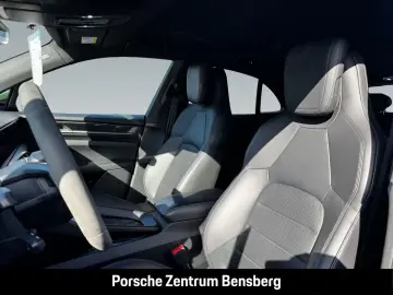 PORSCHE Macan 4