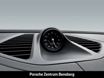 PORSCHE Macan 4