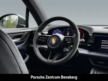 PORSCHE Macan 4