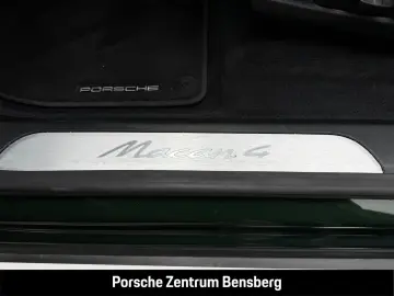 PORSCHE Macan 4