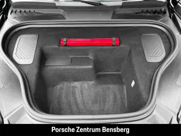 PORSCHE Macan 4
