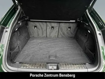 PORSCHE Macan 4
