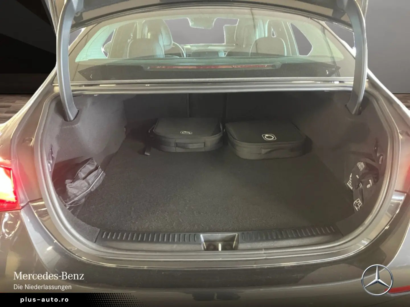 MERCEDES-BENZ E 300 de Avantgarde Adv.  PANO AHK FAHRASS 360