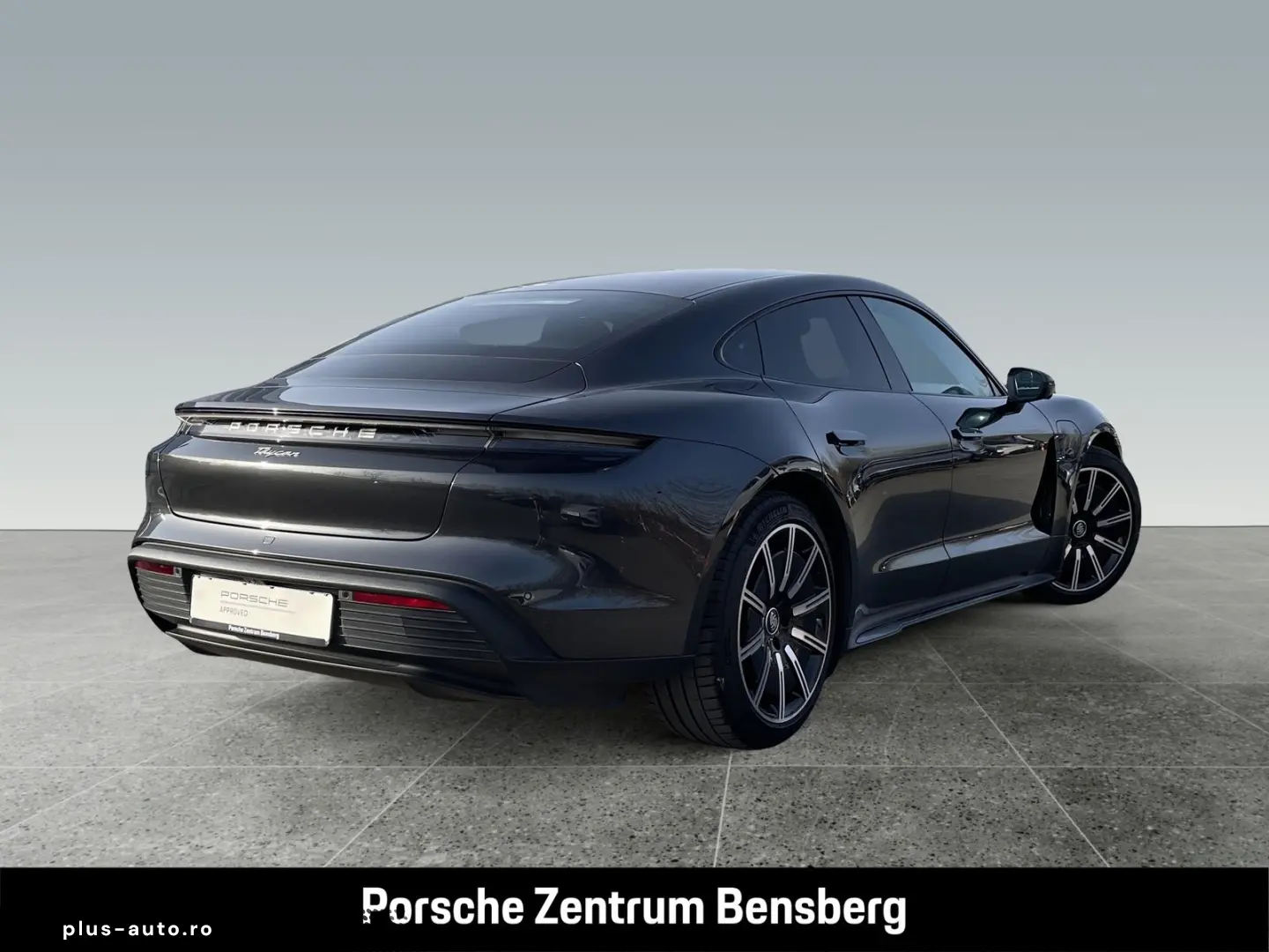PORSCHE Taycan