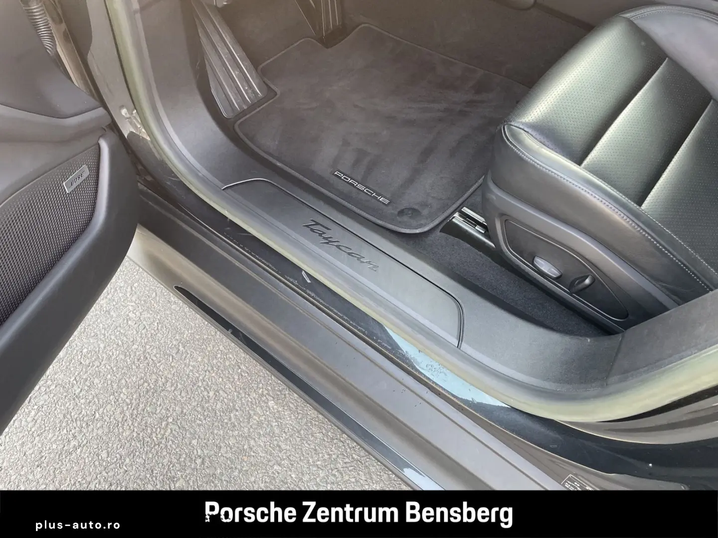PORSCHE Taycan