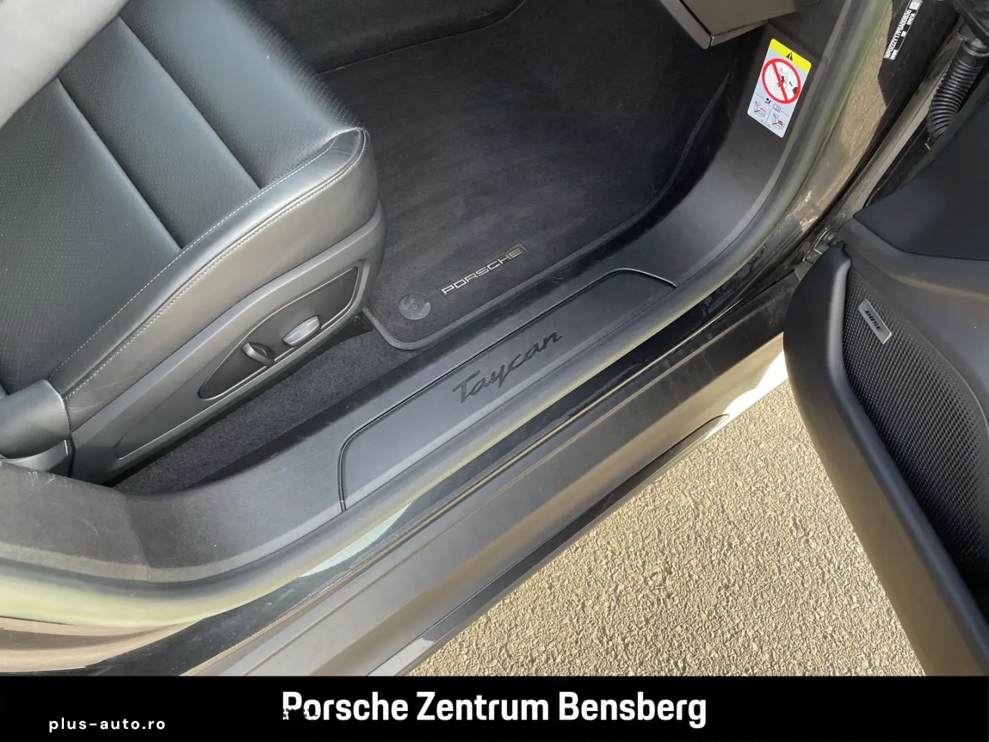 PORSCHE Taycan