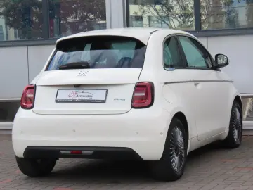 FIAT 500e 42 kWh Komfort-Paket Klimaauto. Carplay
