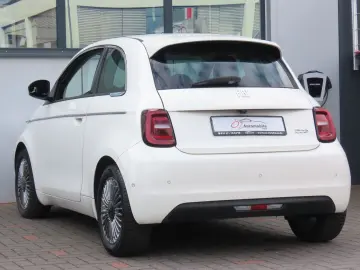 FIAT 500e 42 kWh Komfort-Paket Klimaauto. Carplay
