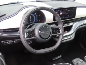 FIAT 500e 42 kWh Komfort-Paket Klimaauto. Carplay