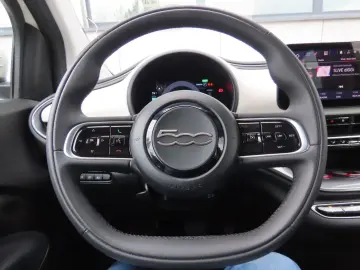 FIAT 500e 42 kWh Komfort-Paket Klimaauto. Carplay
