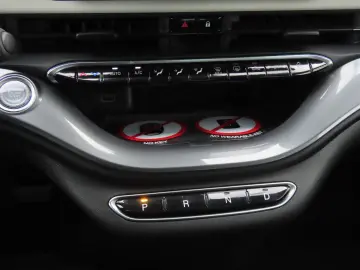 FIAT 500e 42 kWh Komfort-Paket Klimaauto. Carplay