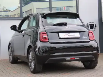 FIAT 500e Icon 42 kWh Klimaauto. CarPlay Touchscreen
